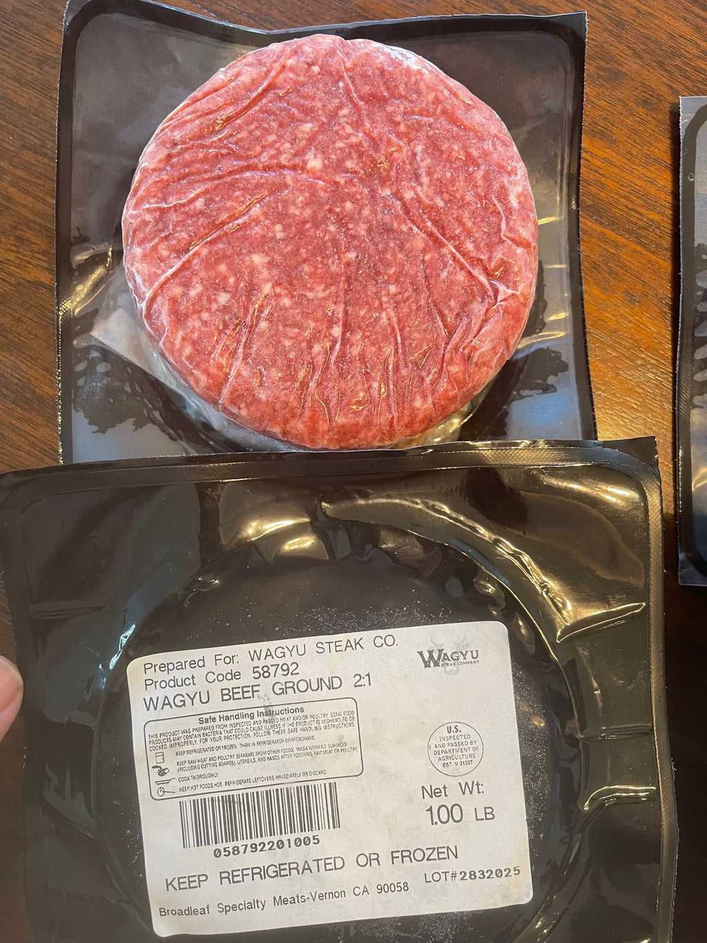 Australian Wagyu Burger Patties. Patties 1/2 lb Wagyu burgers. Eight 8 oz burgers. 4 pounds total.